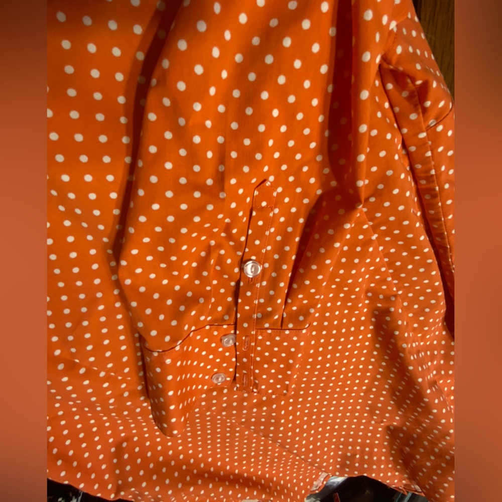 Chico's Orange Polka Dot women’s fitted button-down blouse.  Size‎ 0.  (4-6) - Picture 11 of 11